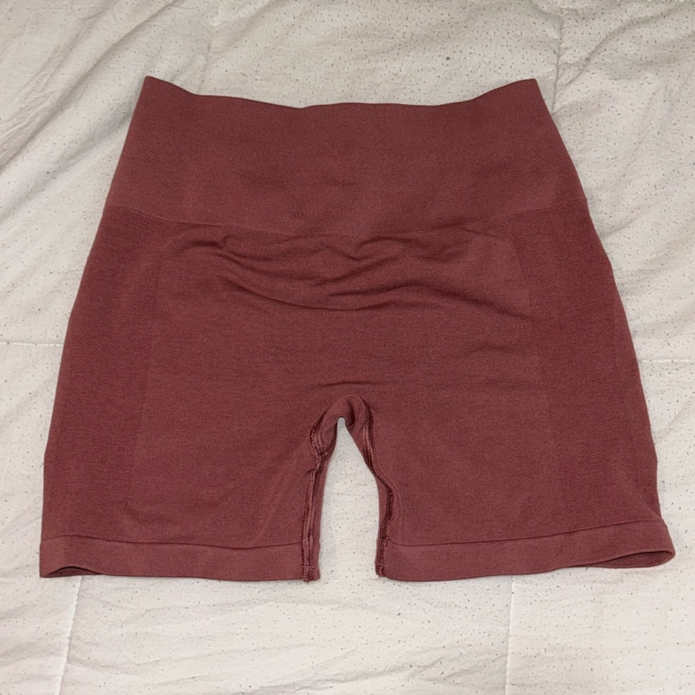 Rose Alphalete Athletics AMPLIFY Shorts